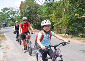Bicycle Tours: halfday cu chi tunnels