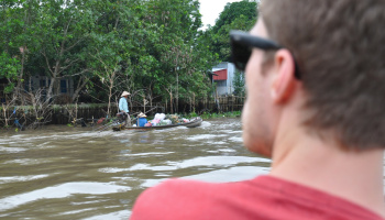 Vinh Long province which is a gateway to island life that is the highlight of cycling tours ?