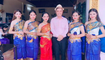 Khmer Girls In Tra Vinh